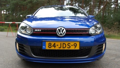 Het is duidelijk. De nieuwe Volkswagen Golf GTI moet en zal weer gezien worden. Niet langer hoeft de liefhebberseditie onder de plak gehouden te worden met enkel een set grotere wielen, subtiele uitla