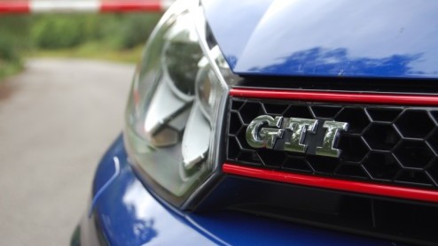 Het is duidelijk. De nieuwe Volkswagen Golf GTI moet en zal weer gezien worden. Niet langer hoeft de liefhebberseditie onder de plak gehouden te worden met enkel een set grotere wielen, subtiele uitla