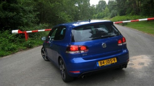 Het is duidelijk. De nieuwe Volkswagen Golf GTI moet en zal weer gezien worden. Niet langer hoeft de liefhebberseditie onder de plak gehouden te worden met enkel een set grotere wielen, subtiele uitla