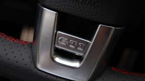 Het is duidelijk. De nieuwe Volkswagen Golf GTI moet en zal weer gezien worden. Niet langer hoeft de liefhebberseditie onder de plak gehouden te worden met enkel een set grotere wielen, subtiele uitla