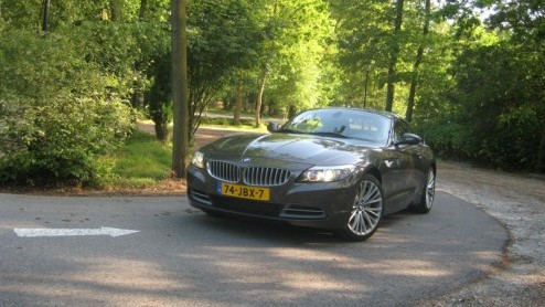 De nieuwe BMW Z4 is n brok verwennerij voor de sportieve levensgenieter. Leuk tijdverdrijf voor naast bijvoorbeeld een 5-serie Touring, maar nu ook praktischer ingesteld om eens alln op de oprit t