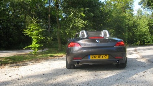 De nieuwe BMW Z4 is n brok verwennerij voor de sportieve levensgenieter. Leuk tijdverdrijf voor naast bijvoorbeeld een 5-serie Touring, maar nu ook praktischer ingesteld om eens alln op de oprit t