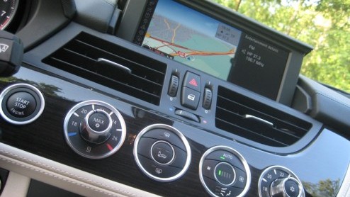 De nieuwe BMW Z4 is n brok verwennerij voor de sportieve levensgenieter. Leuk tijdverdrijf voor naast bijvoorbeeld een 5-serie Touring, maar nu ook praktischer ingesteld om eens alln op de oprit t