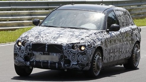 De nieuwe BMW 1-serie staat gepland voor 2011. Naar verluid heeft het merk naast de hatchbacks, coup- en cabrioletversie nog een carrosserievariant in petto. Een vijfdeurs prototype heeft zich inmidd