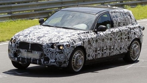 De nieuwe BMW 1-serie staat gepland voor 2011. Naar verluid heeft het merk naast de hatchbacks, coup- en cabrioletversie nog een carrosserievariant in petto. Een vijfdeurs prototype heeft zich inmidd