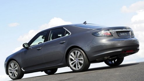 Ze zullen bij Saab wel balen, maar voor ons is het goed nieuws: dit is de nieuwe Saab 9-5 in volle glorie. Na talloze spionagebeelden kent het design van het nieuwe Zweedse vlaggenschip dan geen gehei