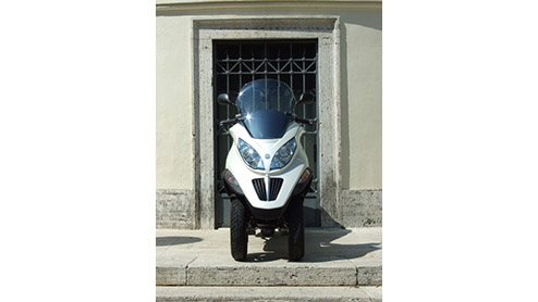 In het centrum van een groot aantal Italiaanse steden geldt tegenwoordig een verbod voor voertuigen met verbrandingsmotor. Elektrische (schonere) voertuigen daarentegen zijn wel toegestaan. De verwach