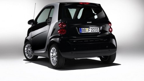 Het kleine dieseltorretje van de smart fortwo kan met ingang van modeljaar 2010 op een leuke krachtkuur rekenen. De 800cc driecilinder wordt 20% sterker en levert ook meer trekkracht. Het verbruik van