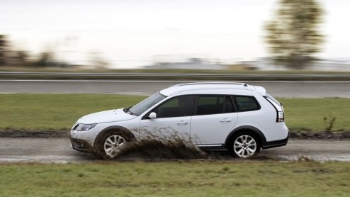 Eerder dit jaar toonde Saab ons in Genve al de Saab 9-3X, een stoer aangeklede 9-3 SportEstate met vierwielaandrijving. Na zijn publieksdebuut op de AutoRAI vindt de 9-3X nu zijn weg naar de prijslij