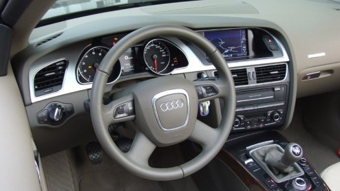 Herinner je je die elegante Audi A4 Cabriolet nog? Ja, natuurlijk! Mooi h? Helaas, dat model is niet meer. Audi heeft het roer om gegooid. Van de sedan wordt geen dakloze variant meer gebouwd. Wil je
