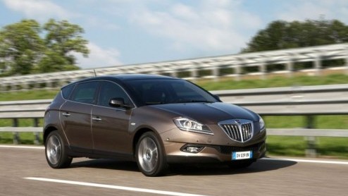De Lancia Delta is sinds zijn introductie volledig met groene energielabels beplakt. Toch kon het de Italianen niet zuinig genoeg zijn, want door verlaging van het verbruik noteert de Delta nu diverse
