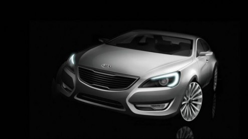 Het studiemodel van de Kia VG, het vlaggenschip uit Korea, liet zich eind maart aan de wereld zien. Voorafgaand aan de onthulling van de productieversie in november zijn er opnieuw verse beelden besch