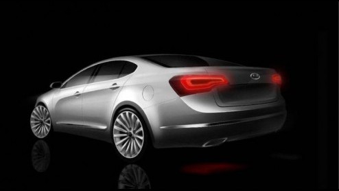 Het studiemodel van de Kia VG, het vlaggenschip uit Korea, liet zich eind maart aan de wereld zien. Voorafgaand aan de onthulling van de productieversie in november zijn er opnieuw verse beelden besch