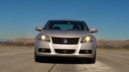Gisteren al aangekondigd en nu officieel. Eind dit jaar arriveert de Kizashi in de Suzuki showrooms in de Verenigde Staten. Met de introductie van de sportsedan Kizashi opent Suzuki de aanval in het D