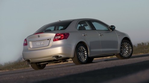 Gisteren al aangekondigd en nu officieel. Eind dit jaar arriveert de Kizashi in de Suzuki showrooms in de Verenigde Staten. Met de introductie van de sportsedan Kizashi opent Suzuki de aanval in het D