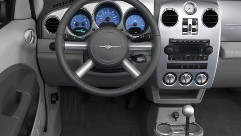 De Chrysler PT Cruiser is al sinds de eeuwwisseling onder ons. Aanvankelijk besloot het merk om vlak voor deze zomer de stekker uit de productie te trekken. Naar nu blijkt mag de retro-Amerikaan toch 