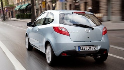 Mazda heeft de prijslijst van de Mazda2 en Mazda3 nog eens bekeken. Per 1 augustus dalen alle versies met 4-7 procent in prijs. Tegelijkertijd doet de Mazda5 Katano zijn intrede, een speciale uitvoeri