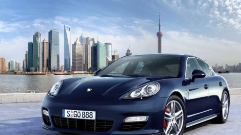 Niets is zo persoonlijk als smaak. De gelukkige Porsche Panamera-rijder die zijn trotse reisatleet nog exclusiever wil maken vindt de oplossing bij Porsche Exclusive en Porsche Tequipment. Met bijzond