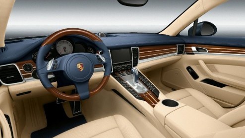 Niets is zo persoonlijk als smaak. De gelukkige Porsche Panamera-rijder die zijn trotse reisatleet nog exclusiever wil maken vindt de oplossing bij Porsche Exclusive en Porsche Tequipment. Met bijzond