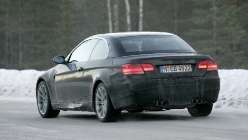 De nieuwe BMW M3 laat niet lang meer op zich wachten. En hij komt er niet alleen als coup, maar ook als sedan en cabriolet (met wegklapbaar stalen dak) zo blijkt uit deze spionagefoto's, die Autovand