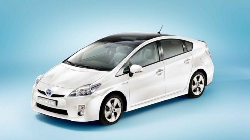 De Prius is hot. Zelfs zo populair dat de Panasonic-fabriek waar de accu's voor de Japanner worden geproduceerd overuren draait. Meer dan 500.000 Priussen die Toyota nu al per jaar produceert kan Pana
