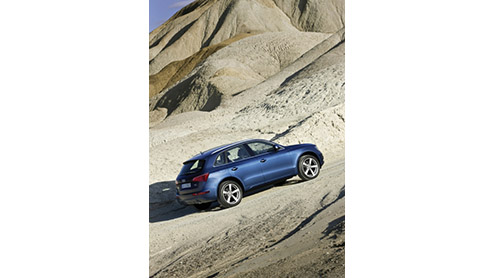 Audi breidt het motorengamma van de Q5 naar onderen uit met een nieuwe 2.0 TFSI en 2.0 TDI. Met respectievelijk 180 pk en 143 pk weliswaar minder vermogend dan de rest van de familie, met C-label en e