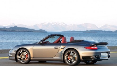 Porsche presenteert hun nieuwe 911-topmodel op de IAA in Frankfurt. Liefhebbers weten precies over welke uitvoering we praten; de 911 Turbo! Dankzij een nieuwe 3.8 litermotor met 500 pk vermogen en mi