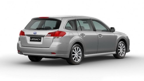 Hadden we de nieuwe Subaru Legacy al niet gezien? Jawel, maar dit is de Europese versie, en die verschilt op details van zijn voor Azi en Amerika bestemde tweelingbroer. De Legacy komt wederom als se