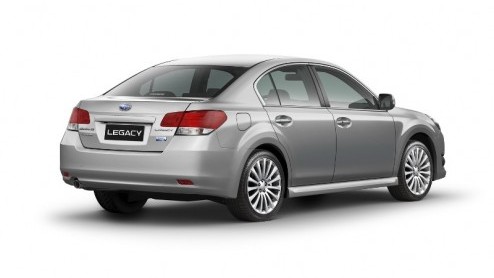 Hadden we de nieuwe Subaru Legacy al niet gezien? Jawel, maar dit is de Europese versie, en die verschilt op details van zijn voor Azi en Amerika bestemde tweelingbroer. De Legacy komt wederom als se