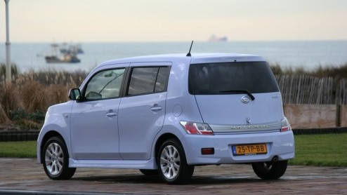 Nog maar een paar jaar geleden ging Daihatsu in ons land door een diep dal en nu heerst er een hoerastemming en verschijnen er aan de lopende band nieuwe modellen. Doodgewone autos zitten daar zelden