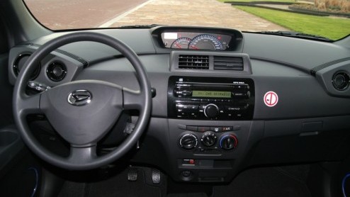 Nog maar een paar jaar geleden ging Daihatsu in ons land door een diep dal en nu heerst er een hoerastemming en verschijnen er aan de lopende band nieuwe modellen. Doodgewone autos zitten daar zelden