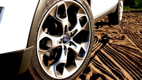 Ford was als Europese autofabrikant relatief laat met het bestormen van het compacte SUV-segment. De Kuga pakte wel direct serieus uit met zijn uitgesproken design en strakke rijeigenschappen. Maar, m