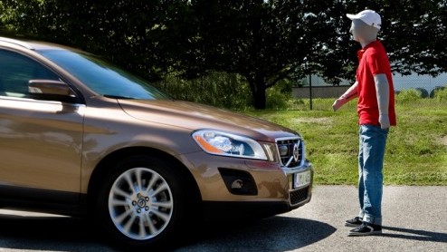 Bob is bij ons bekend als de bewust onbeschonken rijder, die zijn wellicht beschonken passagiers weer veilig thuisbrengt. Volvo heeft ook een Bob in de arm geslagen, maar met een heel ander doel. Hij