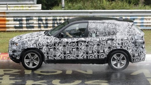Nu de BMW X1 gereed staat voor introductie, is de aandacht in het spionagecircuit weer gericht op de nieuwe generatie van zijn grote broer X3. We zagen de Beier al eerder in het wild; maar dit keer kw