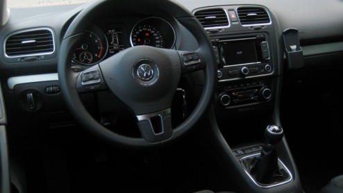 Is gas nou alleen om op te koken, of niet? Terwijl autofabrikanten liever geen vingers willen branden aan LPG, heeft Volkswagen hoop en is de populaire Golf er nu ook als BiFuel. Als schoon en voord