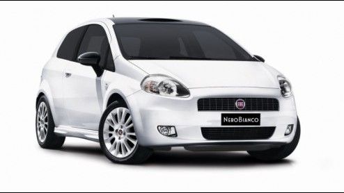 Fiat zet de Grande Punto in een speciaal daglicht. De Italianen hebben exclusief voor Nederland de Grande Punto NeroBianco in gedachten. Zoals de naam al verraadt betekent dit een zwart-witte outfit.