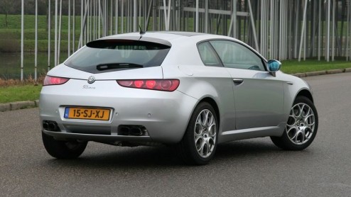 Met het verdwijnen van de 75 heeft Alfa Romeo in de jaren negentig van de vorige eeuw ook afscheid genomen van achterwielaandrijving. En daar treuren nog steeds veel liefhebbers om, onder wie onderget