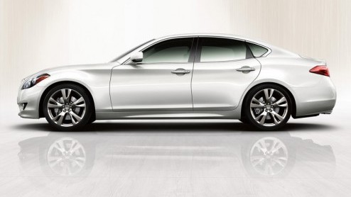 Het voorproeven aan de nieuwe Infiniti M is niet meer nodig. De Japanners hebben nu de eerste officile beelden van deze sportsedan voor ons. Het nieuwe model werd namelijk vandaag gepresenteerd tijde