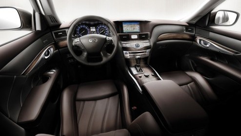 Het voorproeven aan de nieuwe Infiniti M is niet meer nodig. De Japanners hebben nu de eerste officile beelden van deze sportsedan voor ons. Het nieuwe model werd namelijk vandaag gepresenteerd tijde
