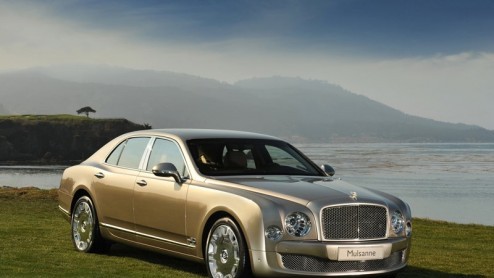 Dat bij Bentley modeluitbreiding in het verschiet ligt, staat vast. Deze door het merk zelf aangeduide 'Grand Bentley' dook na een teaser zelfs al op via een gelekte fabrieksfoto. Vandaag hebben we de