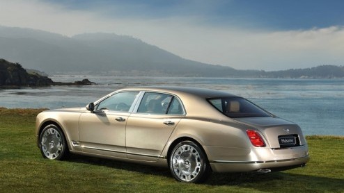 Dat bij Bentley modeluitbreiding in het verschiet ligt, staat vast. Deze door het merk zelf aangeduide 'Grand Bentley' dook na een teaser zelfs al op via een gelekte fabrieksfoto. Vandaag hebben we de