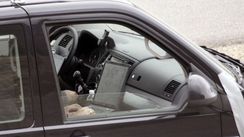 De verjongingskuur voor de Volkswagen Multivan en Transporter kunnen we nog steeds niet officieel tegmoet zien. Onze spionagefotograaf zit echter niet stil en kreeg een opgefrist exemplaar in het vizi