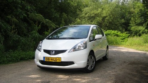 Met de Honda Jazz is toch iets speciaals aan de hand. Het is geen nummer 1 hit in de verkooplijst, maar kan wel rekenen op een uitermate tevreden koperspubliek. Dan moet de Japanner wel over verborgen