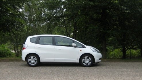 Met de Honda Jazz is toch iets speciaals aan de hand. Het is geen nummer 1 hit in de verkooplijst, maar kan wel rekenen op een uitermate tevreden koperspubliek. Dan moet de Japanner wel over verborgen