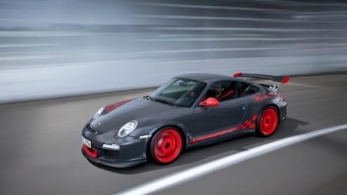 Porsche is er klaar voor, de nieuwe 911 GT3 RS kan aan de bak. Hij heeft een versterkte carrosserie, meer vermogen dan zijn voorganger, is bovendien lichter van gewicht kortere overbrengingen voor dui
