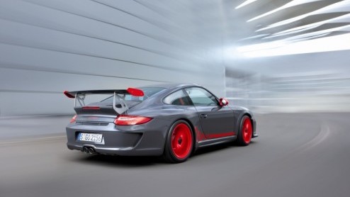 Porsche is er klaar voor, de nieuwe 911 GT3 RS kan aan de bak. Hij heeft een versterkte carrosserie, meer vermogen dan zijn voorganger, is bovendien lichter van gewicht kortere overbrengingen voor dui