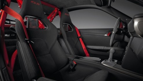 Porsche is er klaar voor, de nieuwe 911 GT3 RS kan aan de bak. Hij heeft een versterkte carrosserie, meer vermogen dan zijn voorganger, is bovendien lichter van gewicht kortere overbrengingen voor dui
