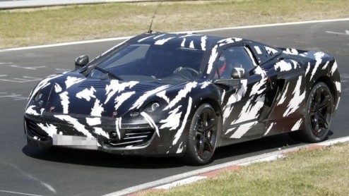 Deze nieuwe McLaren is het rijdende bewijs dat we niet diep hoeven te treuren om de productiestop van de SLR McLaren. Net als de Mercedes-Benz  die zelf met de SLS komt  heeft deze nieuwe spierbunde
