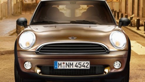 Mini's modelgamma blijft helemaal niet zo mini. Terwijl we wachten op de komst van hun SUV-achtige Countryman, presenteren de Britten op de IAA Frankfurt een studiemodel van een tweedeurs Mini Coupe!