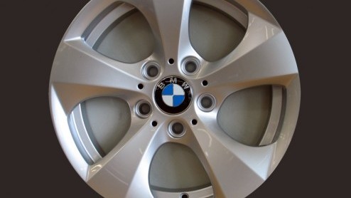 BMW treft met het EfficientDynamics pakket op vrijwel alle modellen vergaande maatregelen om plezierig rijden betaalbaar aan de pomp te houden. Voor de 320d EfficientDynamics Edition gaat het merk ech